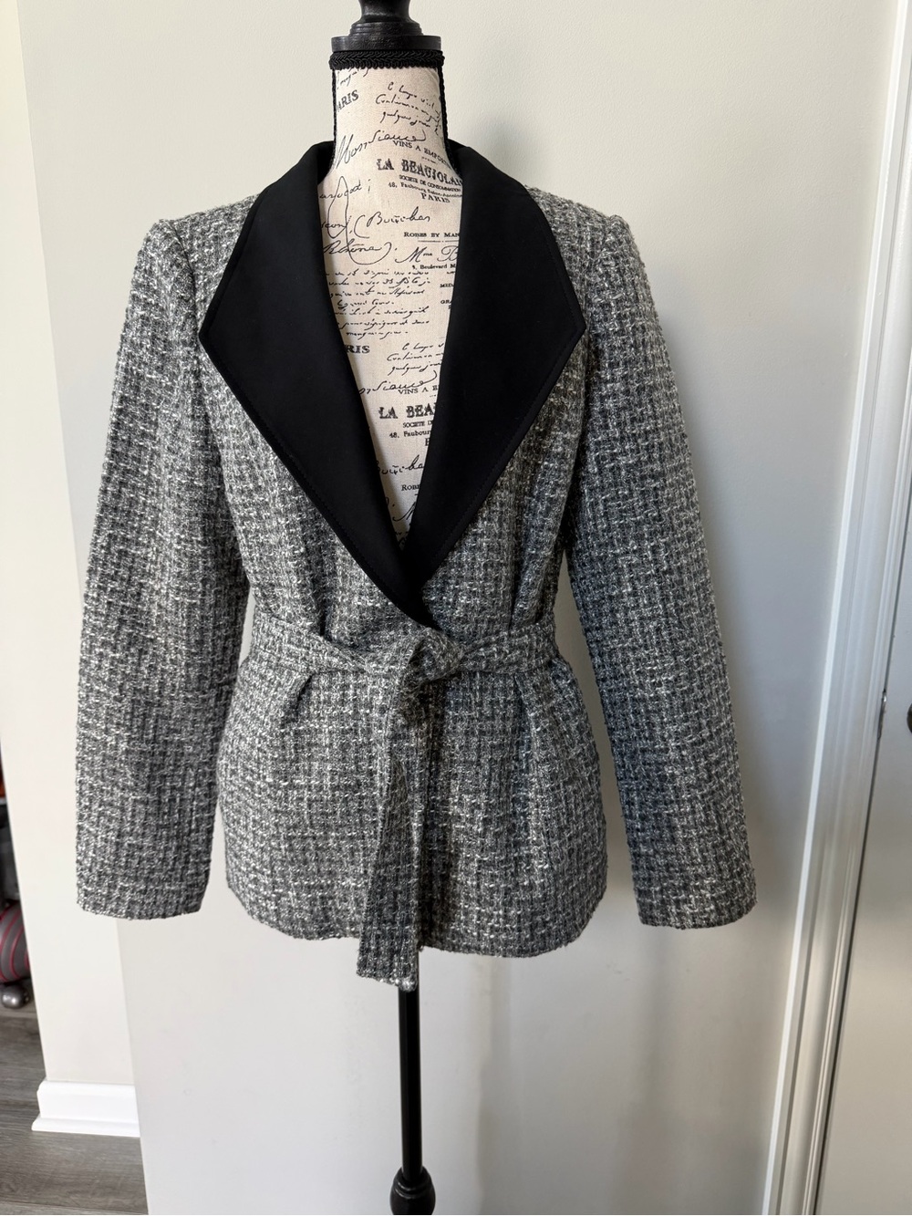 WHBM Women's Grey Tweed Belted Blazer with Black Lapel SIZE 10